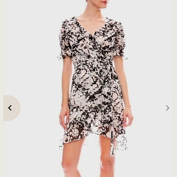 NWT MISA Los Angeles Floral Everly Wrap dress size medium - Picture 2 of 9